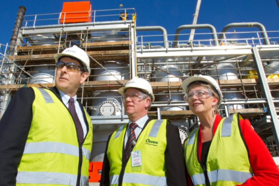 Qenos CEO Jonathan Clancy took the opportunity to show The Hon. Richard Dalla-Riva MLC and PACIA CEO Margaret Donnan some of the new plant currently under construction at Altona.