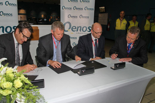 Jonathan Clancy (Qenos CEO) with James Baulderstone (Santos VP Eastern Australia), Paul Zealand (Origin Energy Upstream CEO) and The Hon. Anthony Roberts, NSW Minister for Resources and Energy at the signing ceremony.